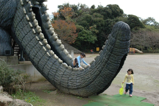Illustration for article titled Japan Has a Giant Godzilla You Can Play With